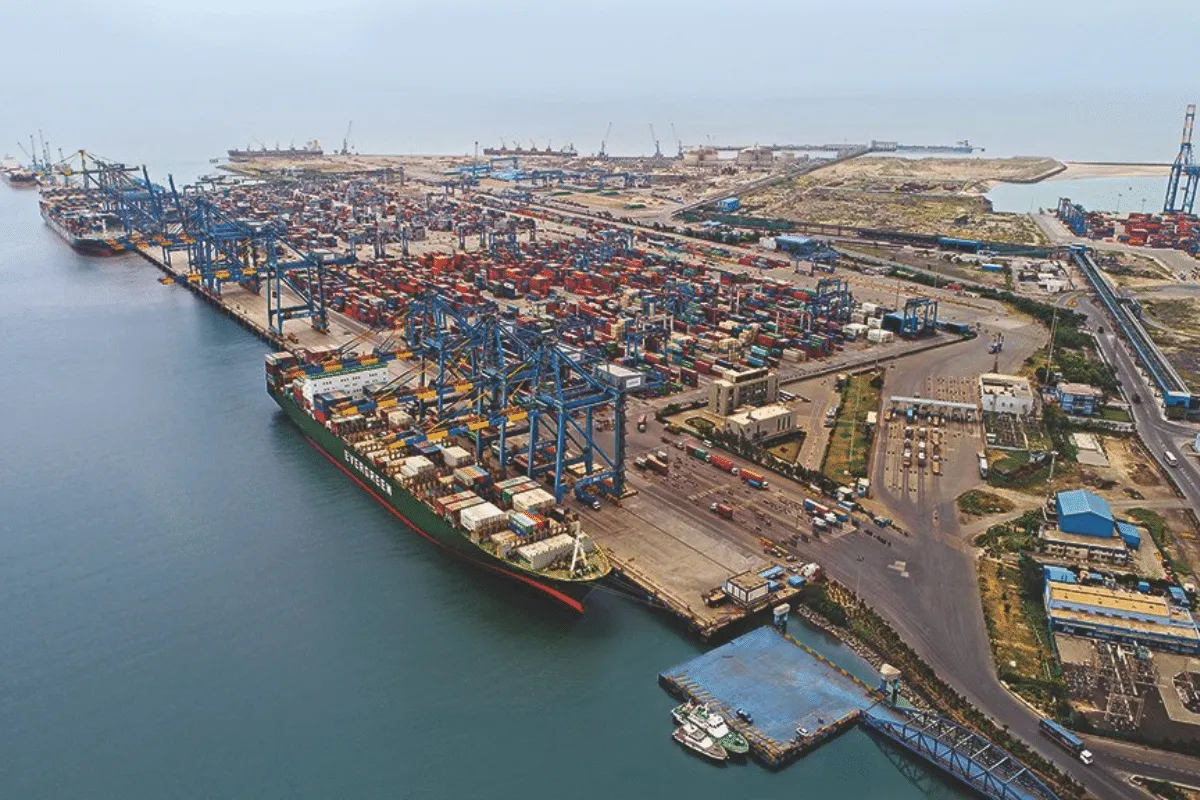 An infrastructural marvel, the mega port at Mundra is a major economic gateway that caters to the northern hinterland of India with multimodal connectivity.