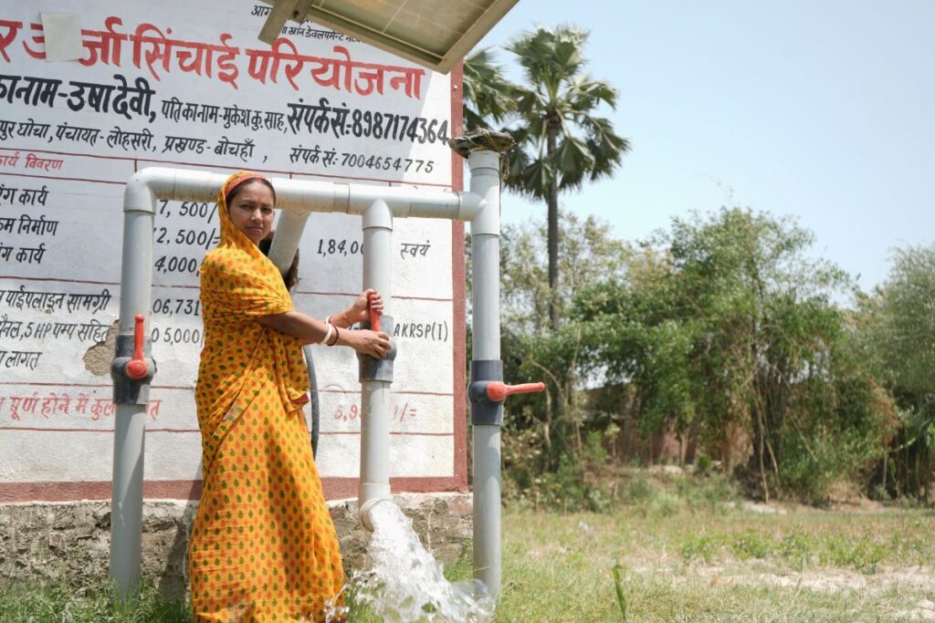 बिहार में सोलर पंप से सशक्त होती महिलाएं शीर्षक रिपोर्ट से ली गई तस्वीर | फोटो दिवस गहतराज