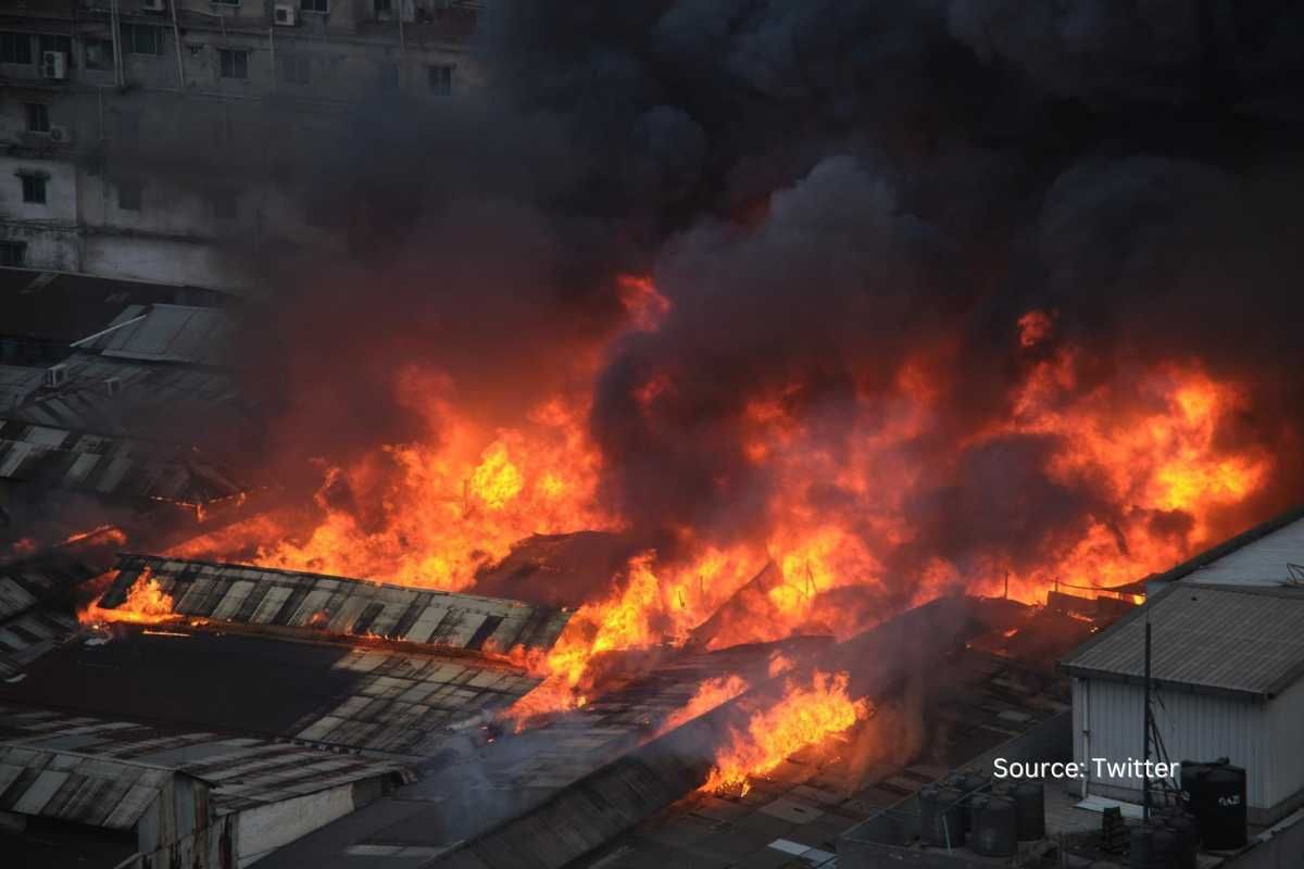 Massive fire breaks down in Bangabazar; Inhuman comments flooded Twitter