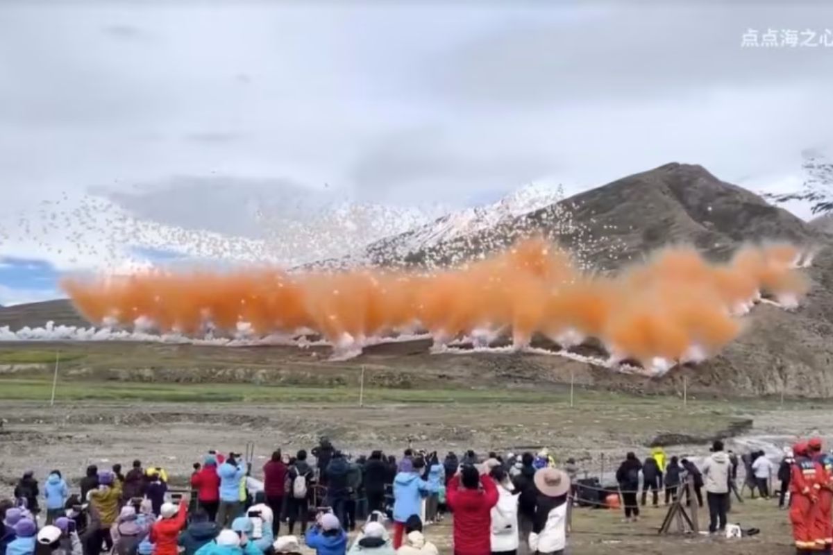 Fireworks in Himalayas by Arc’teryx face backlash