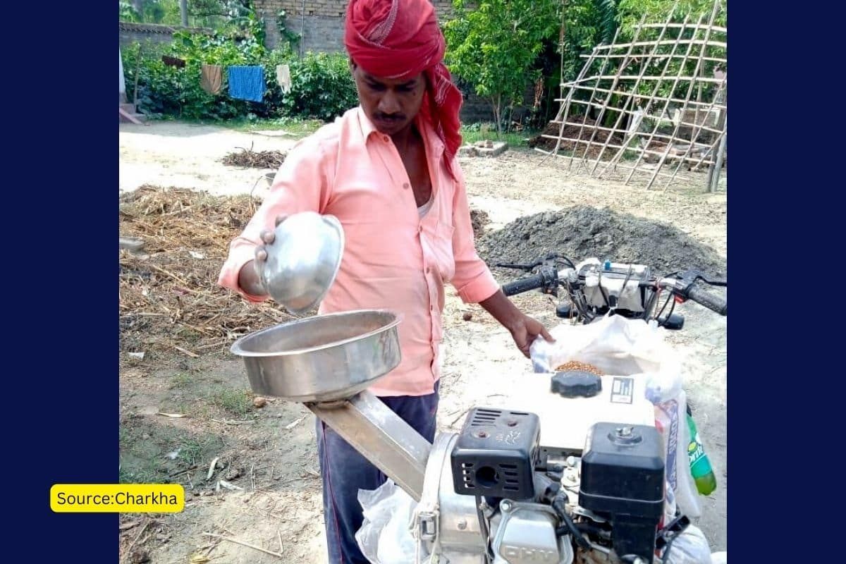 सुख़नन ने मोटरसाइकिल पर लगाई आटा चक्की और होने लगी कमाई