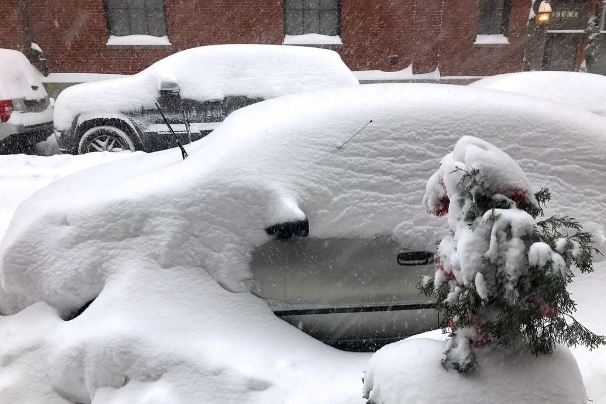 Massive winter storm brings heavy snow in United States