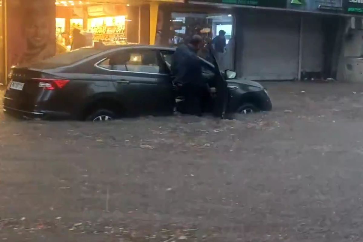 Mumbai Rain: Dadar 84mm, Parel 79mm in 1 hour as Monsoon arrives early