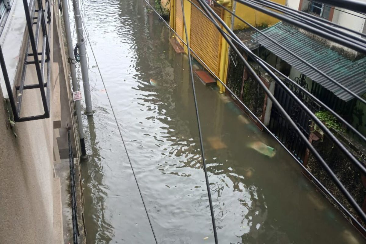 Heavy Rain Floods Kolkata, Leaves Five Dead and City Paralyzed