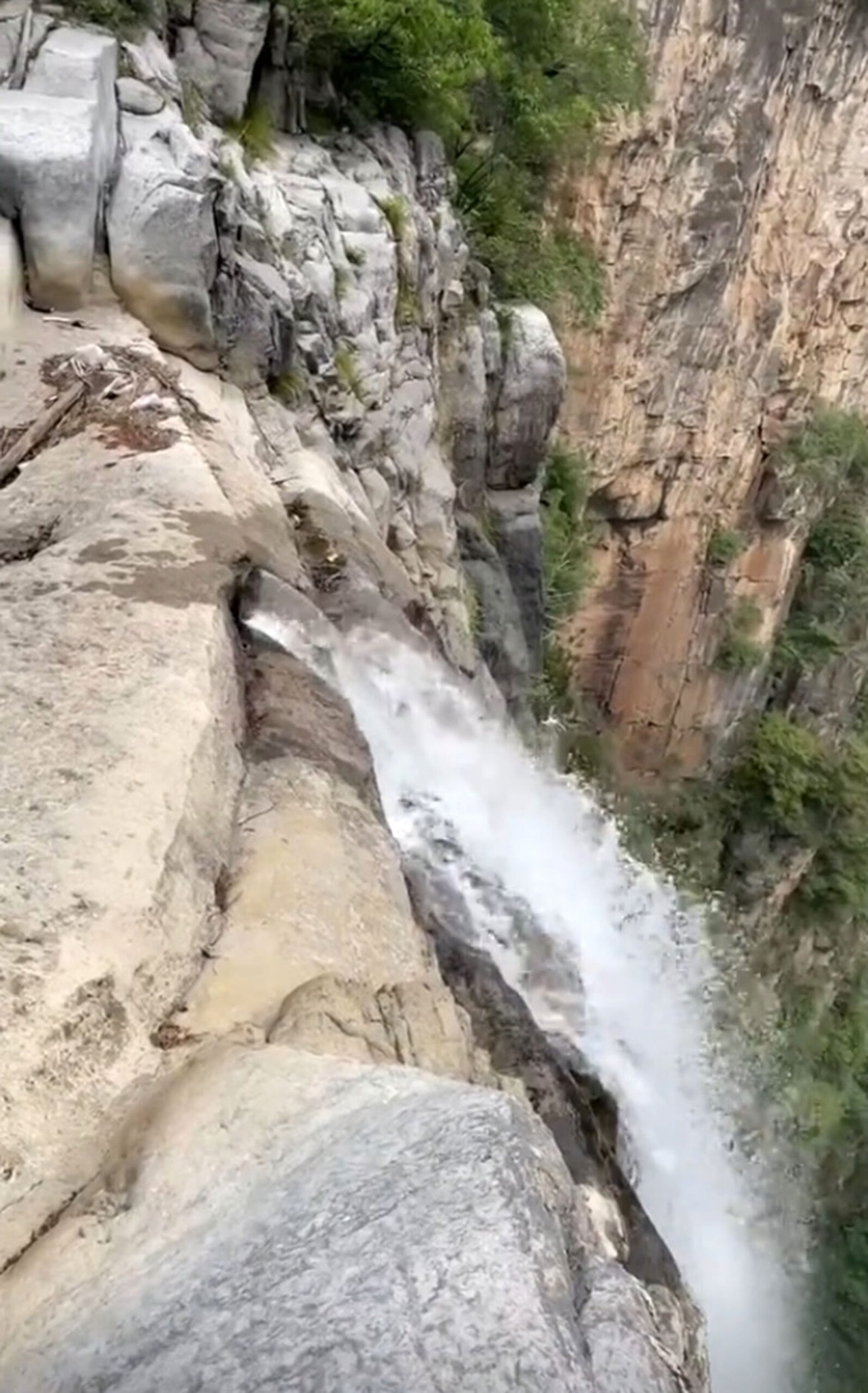 The source of Yuntai Waterfall, which is actually a pipe with water gushing out of it.