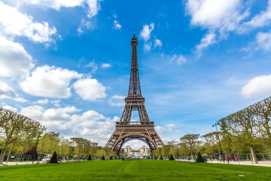 Fact Check: Is Paris going to demolish The Eiffel Tower in 2026?