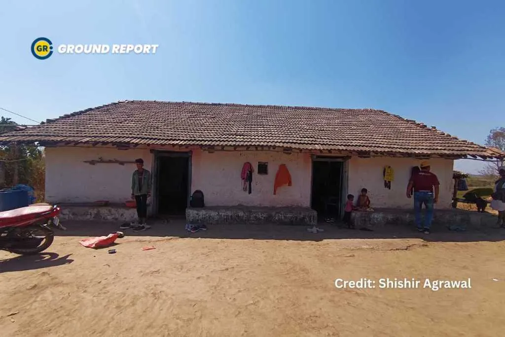 कच्चे मकान में गुजर-बसर करने वाले उदय के लिए पानी की अनुपलब्धता सबसे बड़ा संकट है।