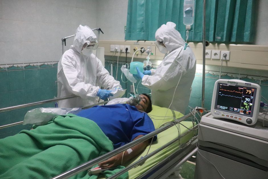 Families of Covid-19 sufferers in India are forced to beg for oxygen