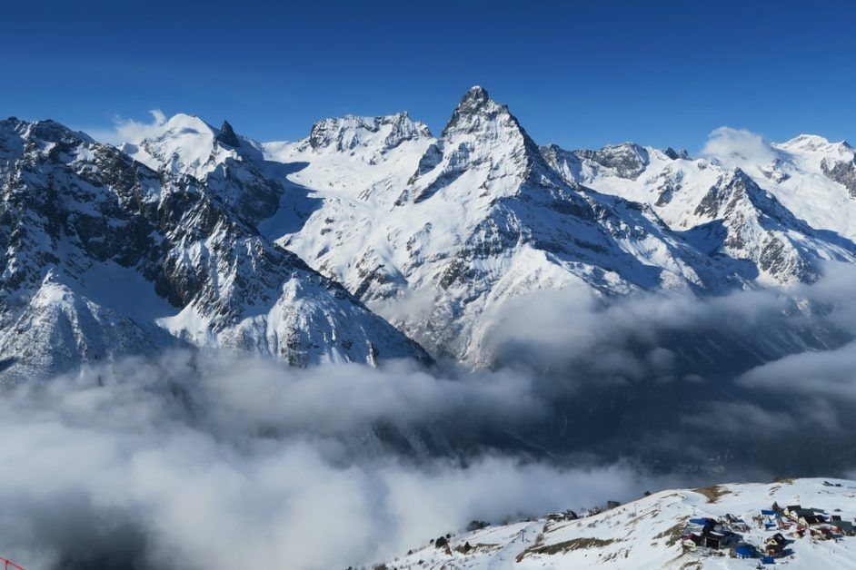 Earth's frozen water is shrinking 87 thousand square kilometers per year