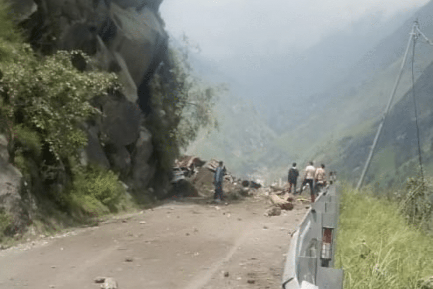 Major accident in Himachal Pradesh due to cracking of mountains