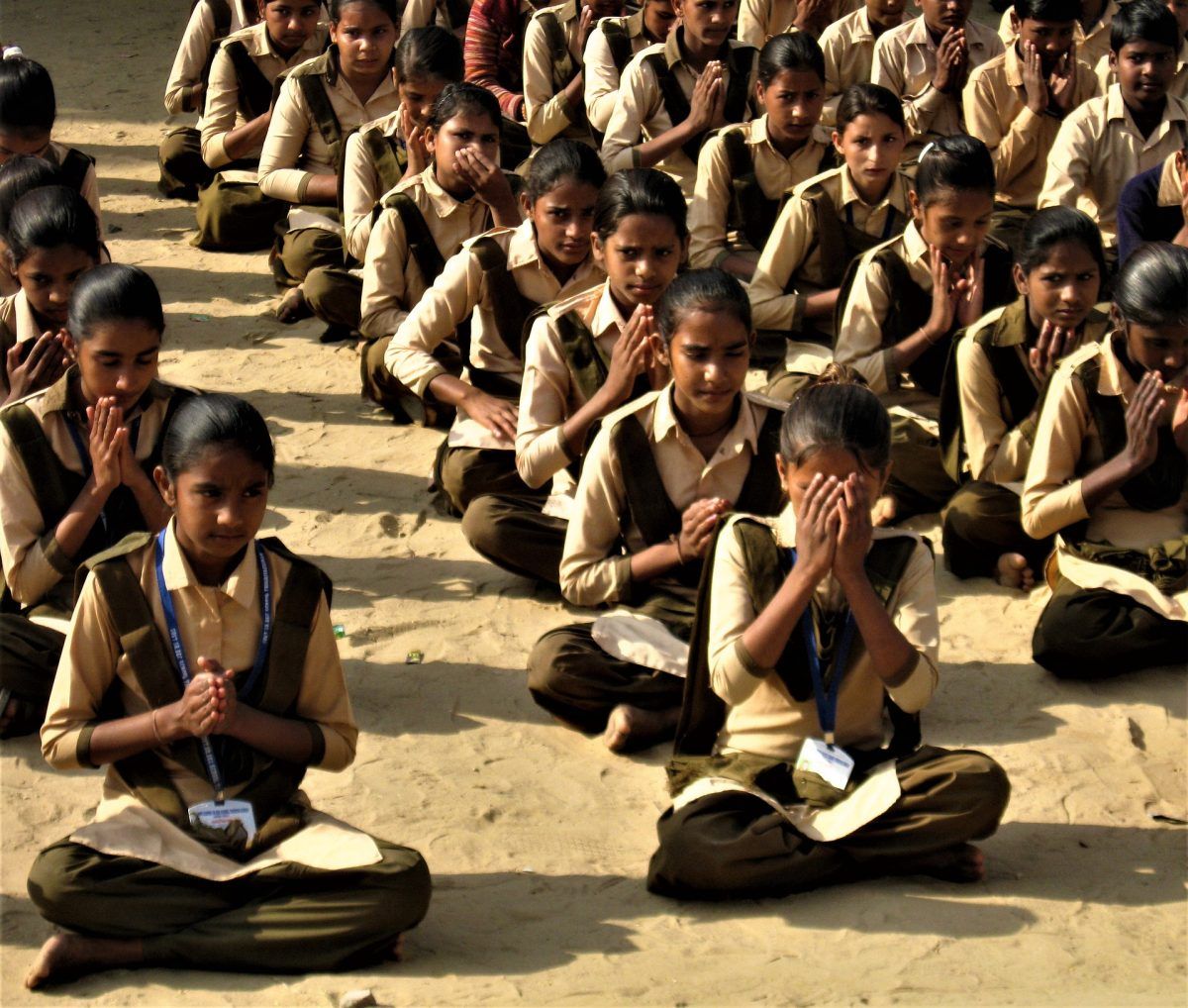 जाति व्यवस्था को नकारती नई पीढ़ी