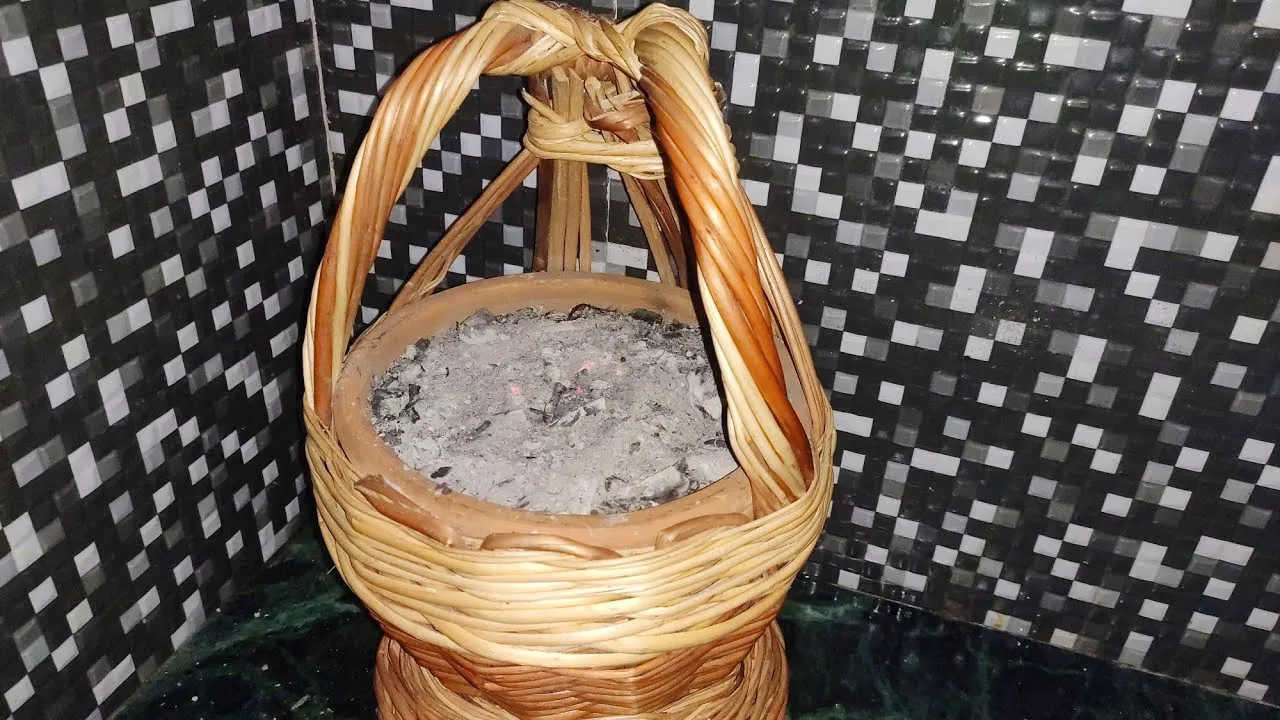 kashmiri kangri / how to fill burning coal in a kangri for beginners / kangri tradition of kashmir - YouTube