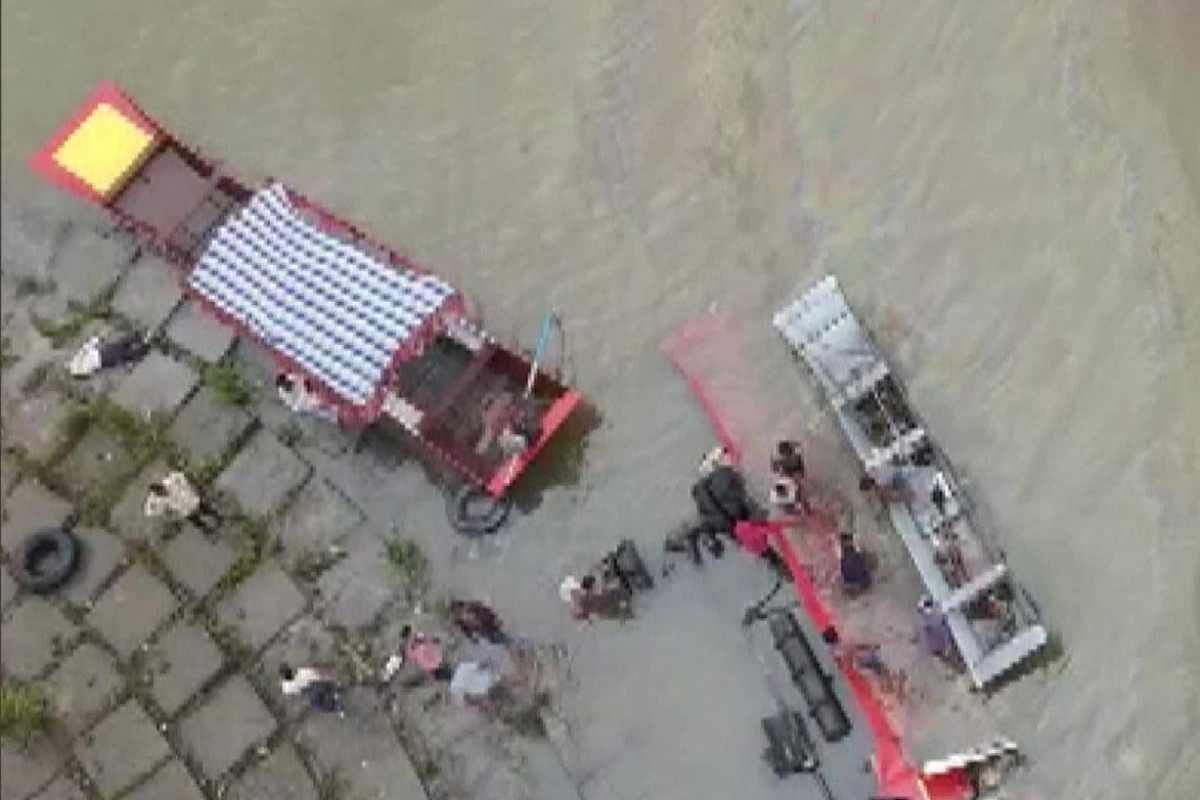 Indore to Pune bus fell into the Narmada River, 13 dead