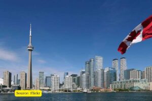 Foreigners are prohibited from buying a home for two years in Canada