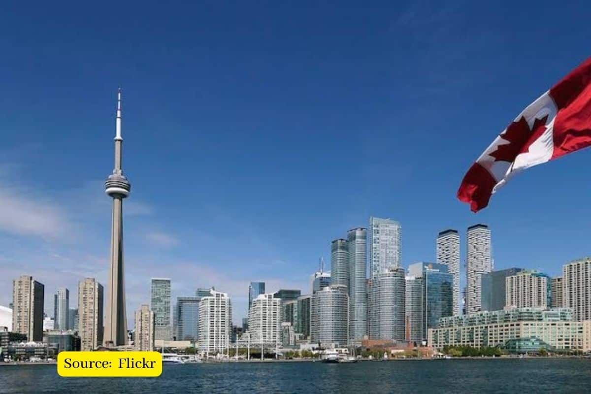 Foreigners are prohibited from buying a home for two years in Canada