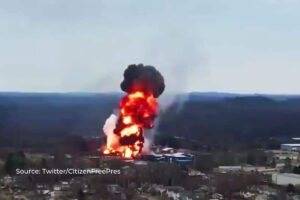 How train derailment in Ohio raised environmental disaster concerns?