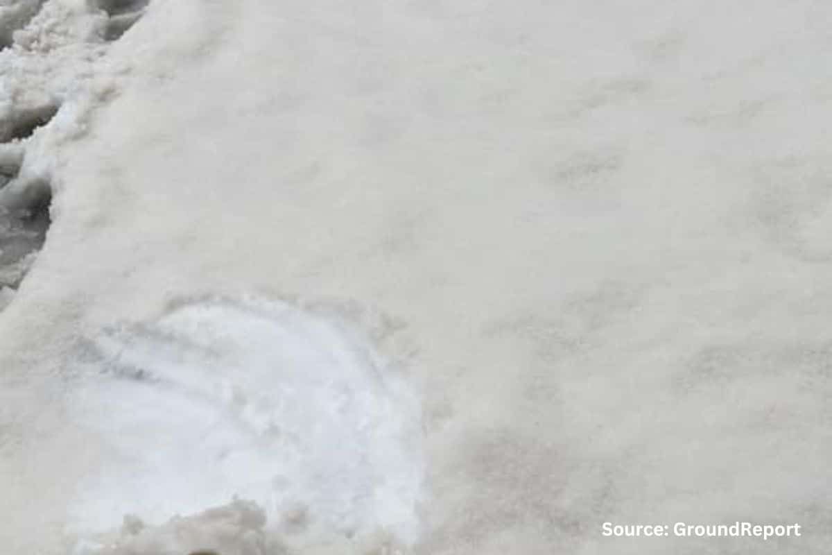 Dust layer on snow in many parts of Kashmir