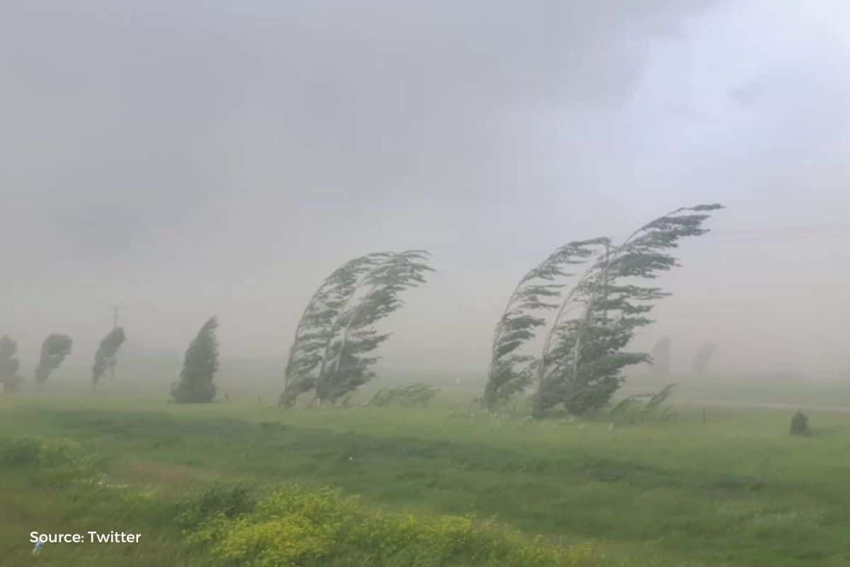 Strong winds and drizzle in many parts of the country