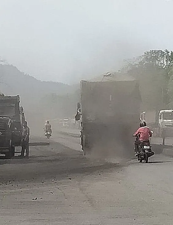 NCL Bina- Khadia Road covered with coal ash dust