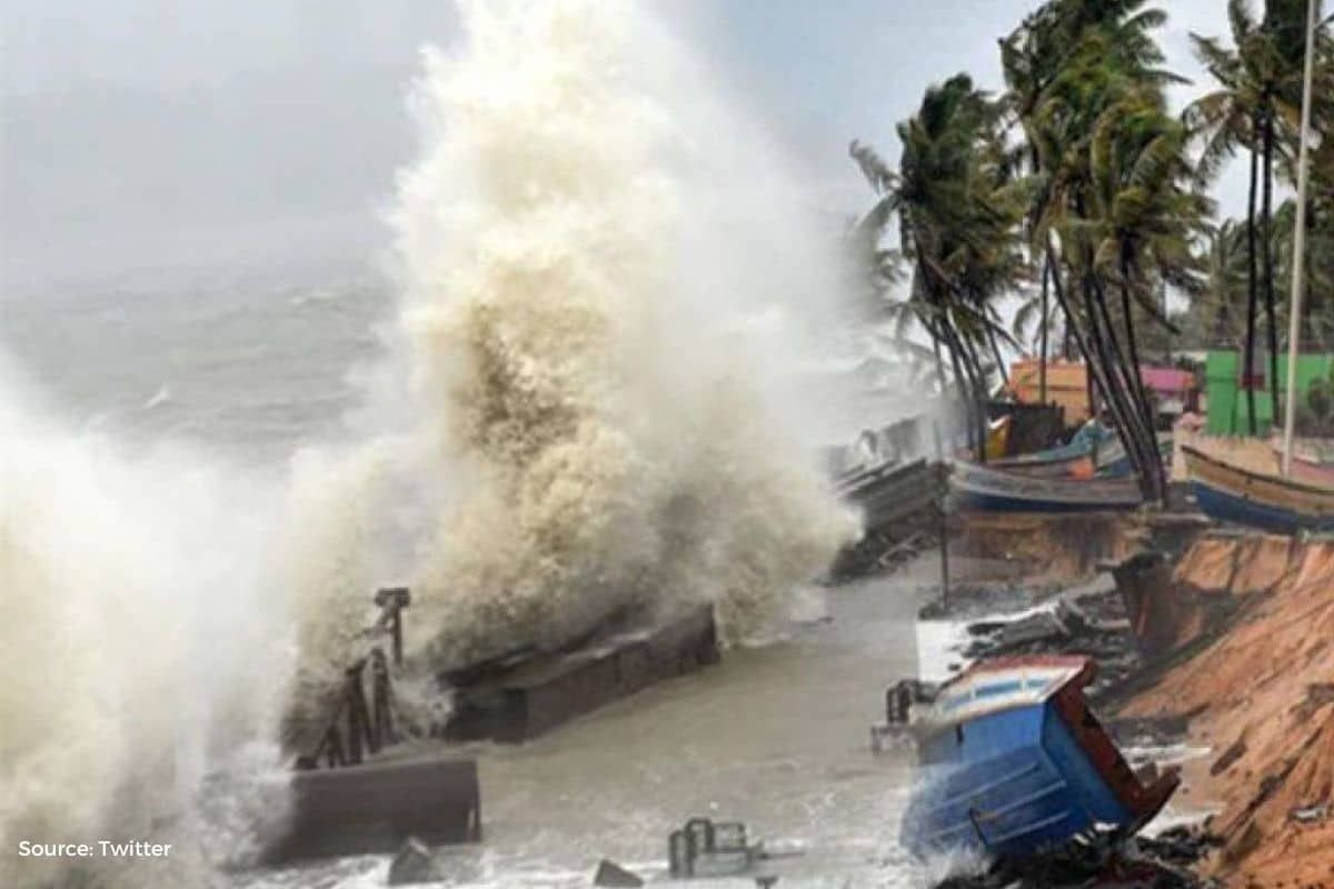 Worst storm in decades: Residents pray as cyclone Biparjoy hits