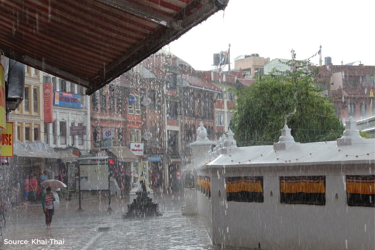 What made monsoon hit Delhi and Mumbai on same day?