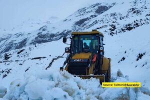 300 tourists stranded in Chandratal, 3rd day of a rescue operation