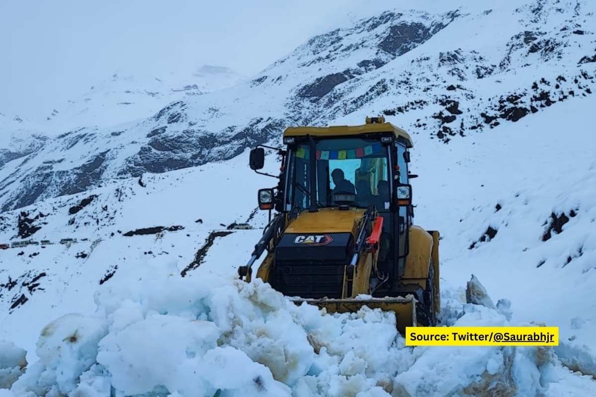 300 tourists stranded in Chandratal, 3rd day of a rescue operation