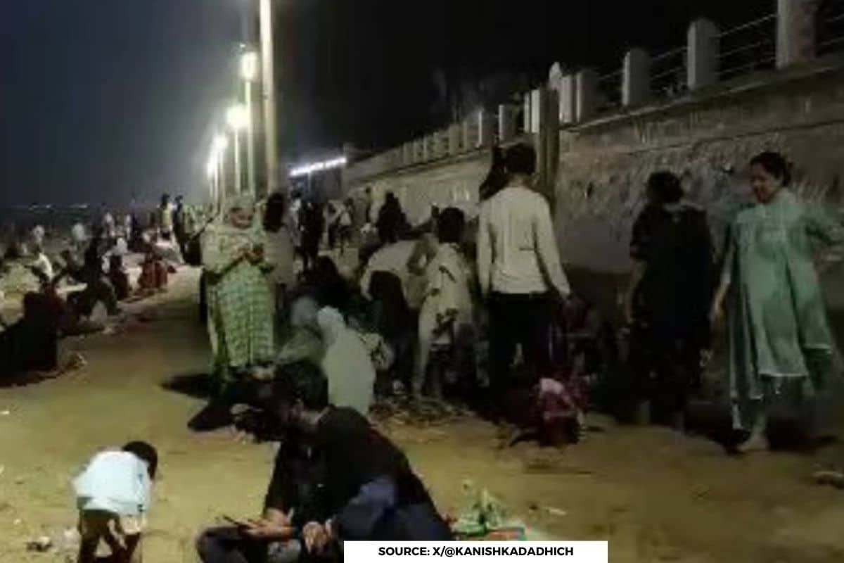 Muslims flock to Juhu Beach, poor sanitation in neighbourhood is reason?