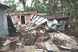 A thunderstorm wreaked havoc in Jalpaiguri, 5 people dead, 300 injured