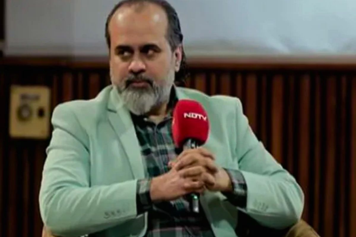 Acharya Prashant urges youth to consider issues like Climate Change before voting