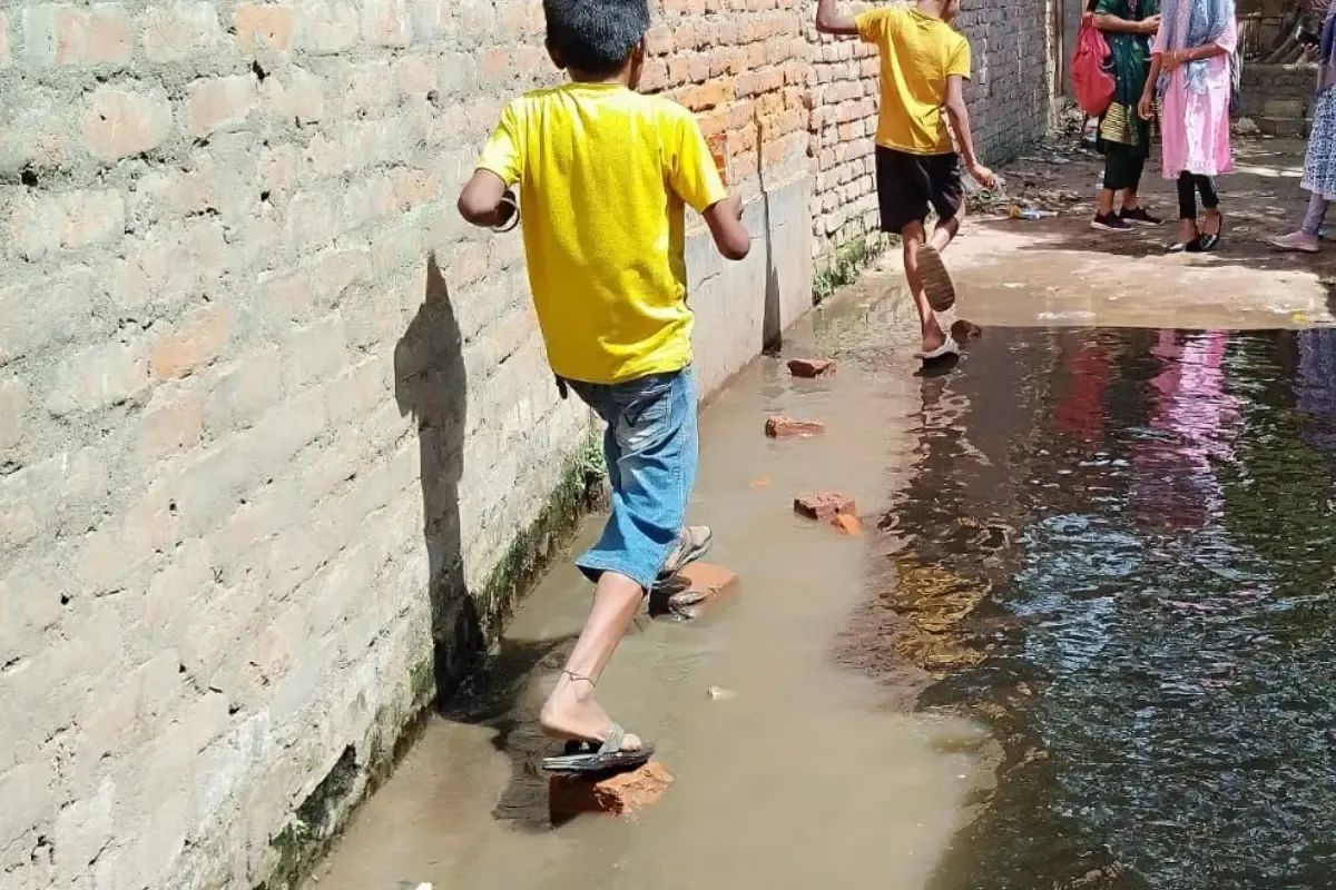 अव्यवस्थित सड़क निर्माण भी विकास को प्रभावित करता है