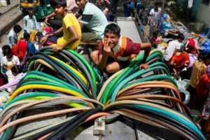 पानी की सप्लाई बढ़ाए जाने की मांग लेकर सुप्रीम कोर्ट और केंद्र तक पहुंची दिल्ली सरकार