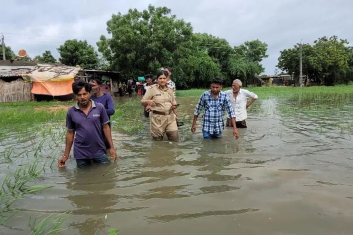 Heavy rains to Cyclone Asna, Gujarat is dealing with extreme weather
