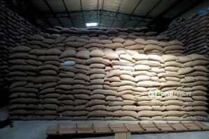 ग्राउंड रिपोर्ट की खबर का असर, कर्जदार गोदाम मालिकों की समस्या पर एक्शन