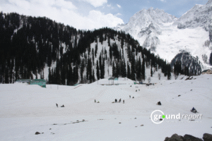 Strong Winds and Snow Hit Kashmir, Most Areas Without Electricity