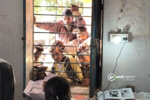 farmers waiting for fertilizer