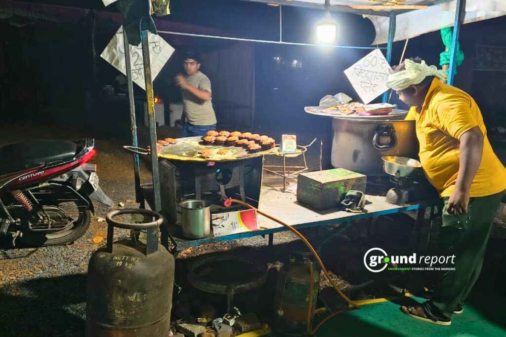A commercial gas cylinder being used on a food cart in Rajgarh