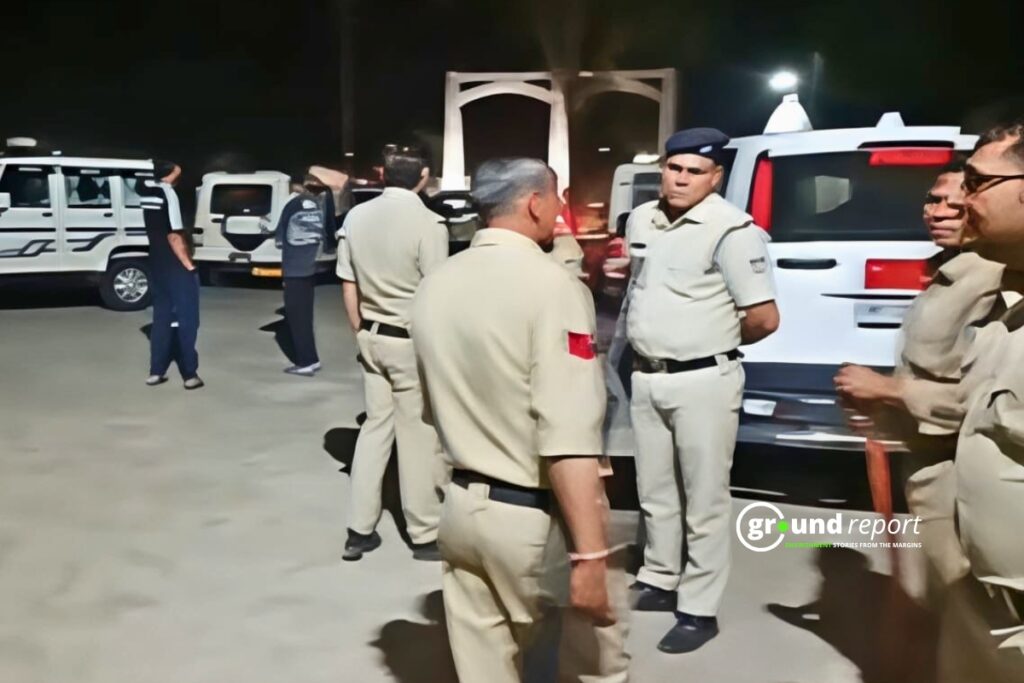 ग्रामीणों के विरोध के बाद पुलिस माहौल शांत करवाते हुए, पेंच टाईगर रिज़र्व