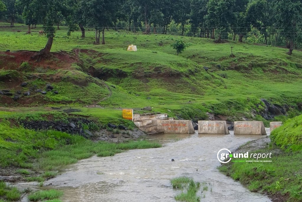डिंडौरी के सिंगपुर गांव में बनी वॉटरशेड | फोटो: चंद्र प्रताप तिवारी, ग्राउंड रिपोर्ट