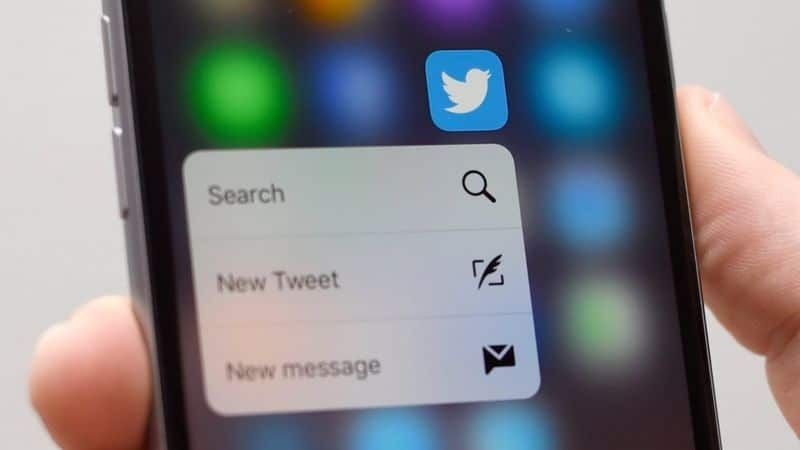 'Overuse of social media causes social isolation'