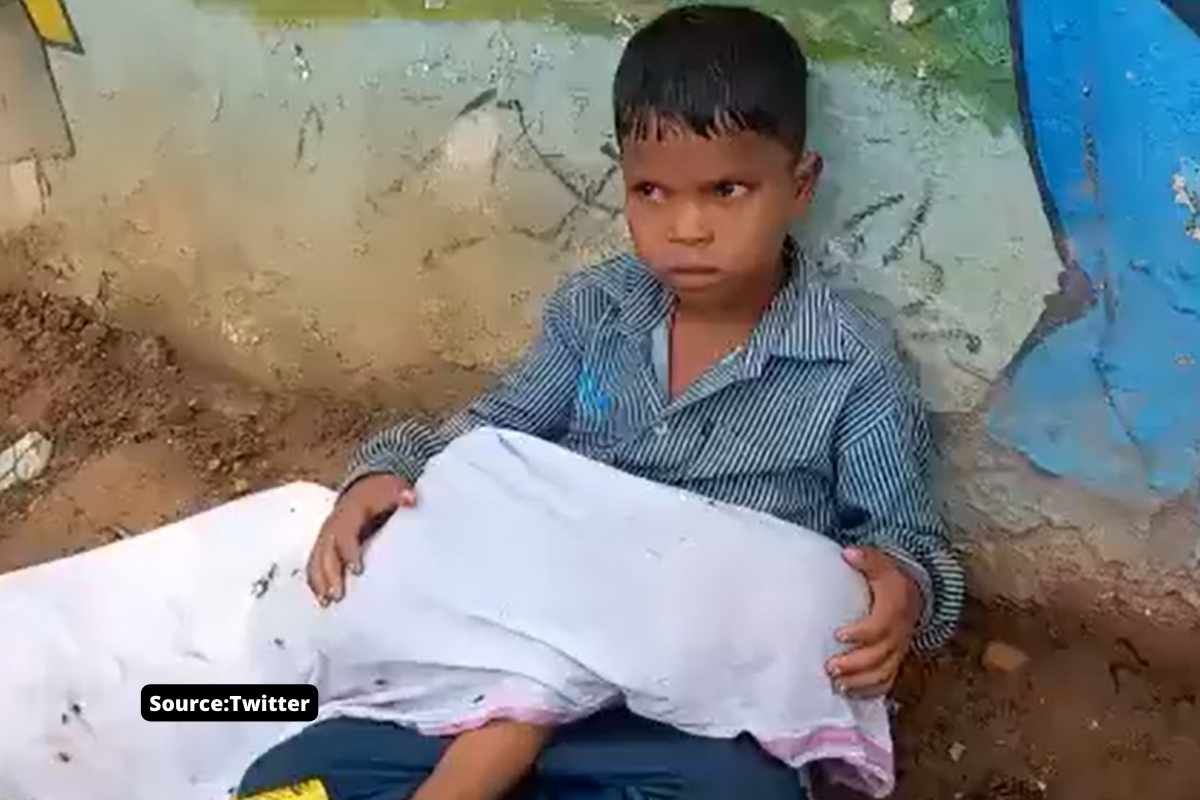 Morena: 8-year-old boy sitting with the dead body of his younger brother