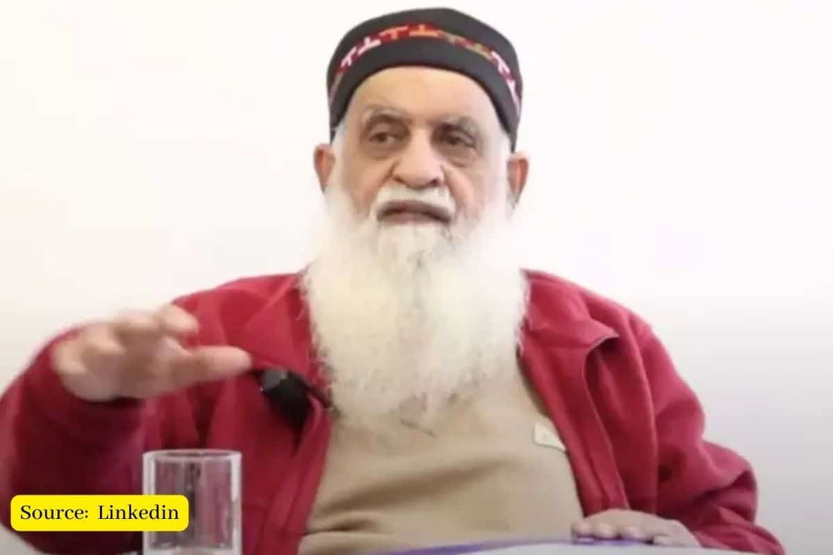 Who is environmentalist Ravi Chopra?