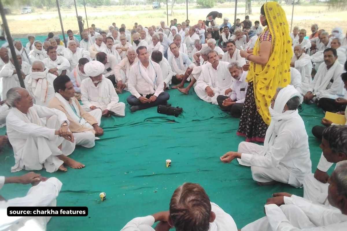 रुढ़ीवादी समाज को चुनौती देती ग्रामीण महिलाएं
