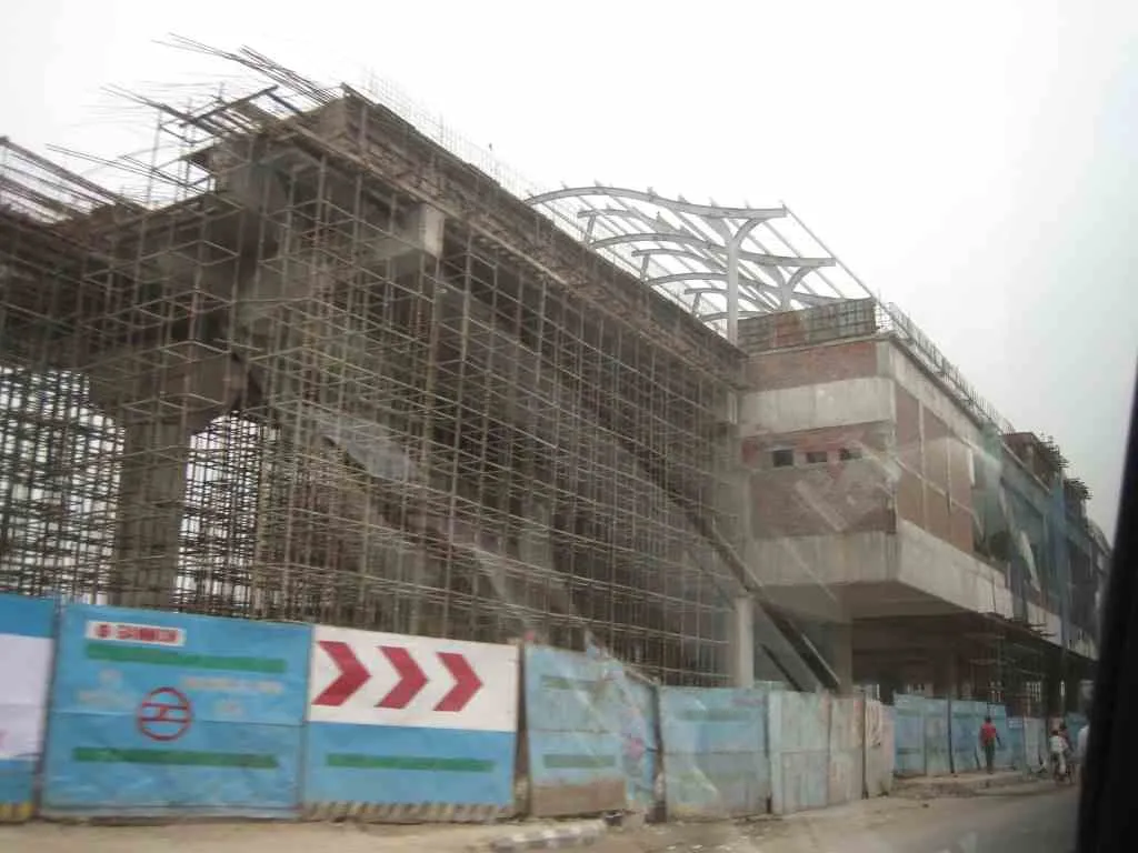 Mohin Estate Station Construction for New Delhi Metro Mass Transit