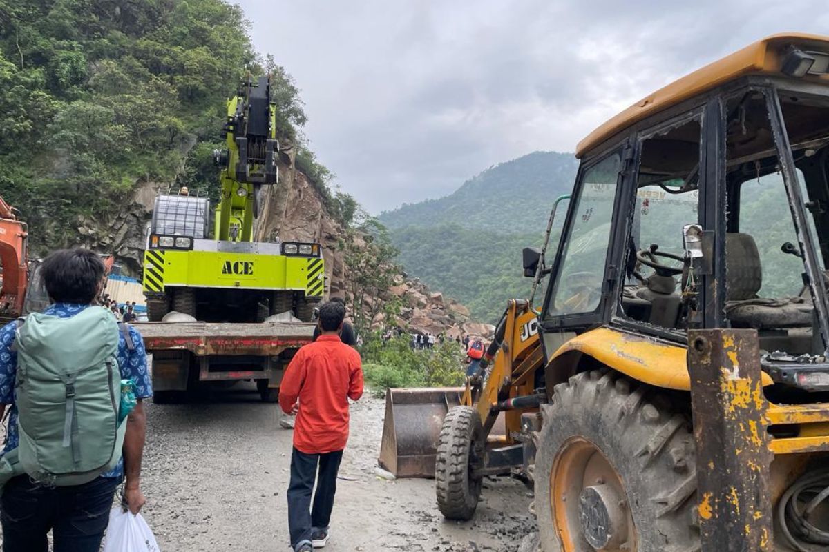 Delhi Manali Road opens after 24 hours