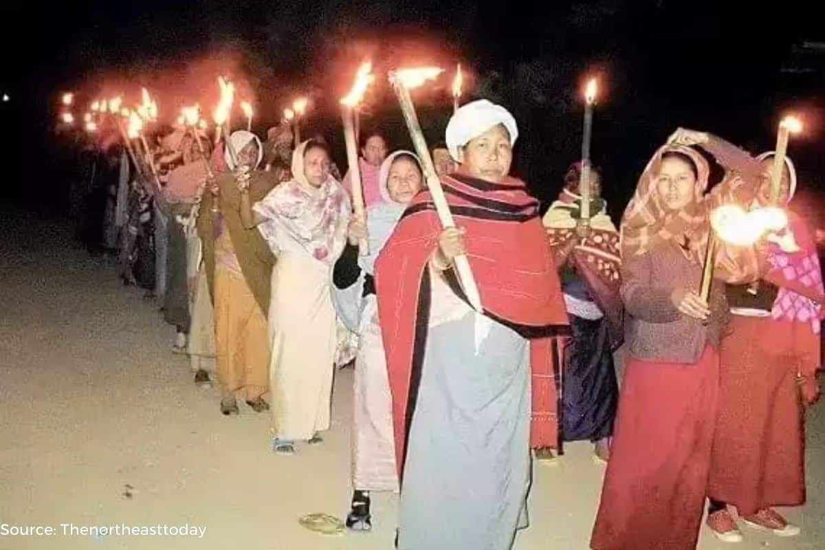 Who are Meira Paibi stopping Indian Army to act in Manipur?
