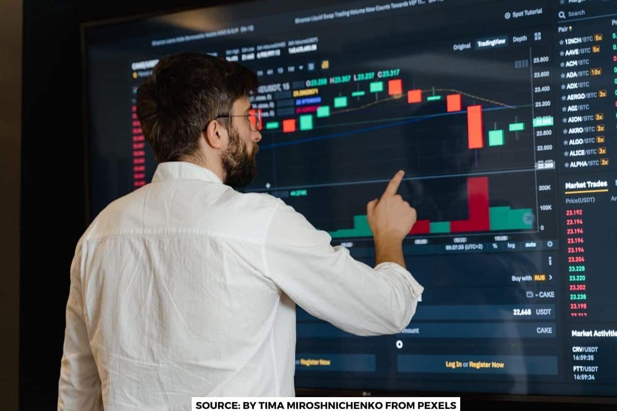 Why should someone consider getting a Data Analyst Certification?