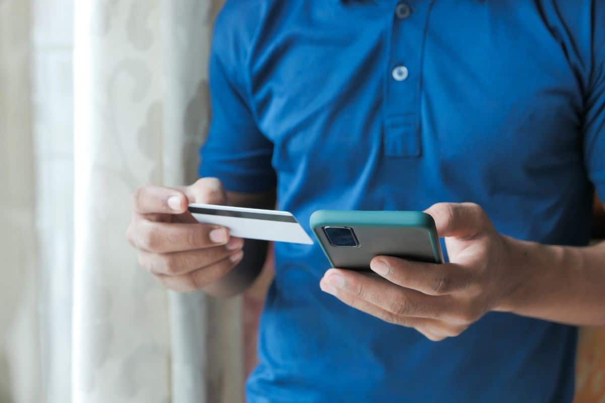 The Role of Mobile Banking In Online Bank Savings Accounts