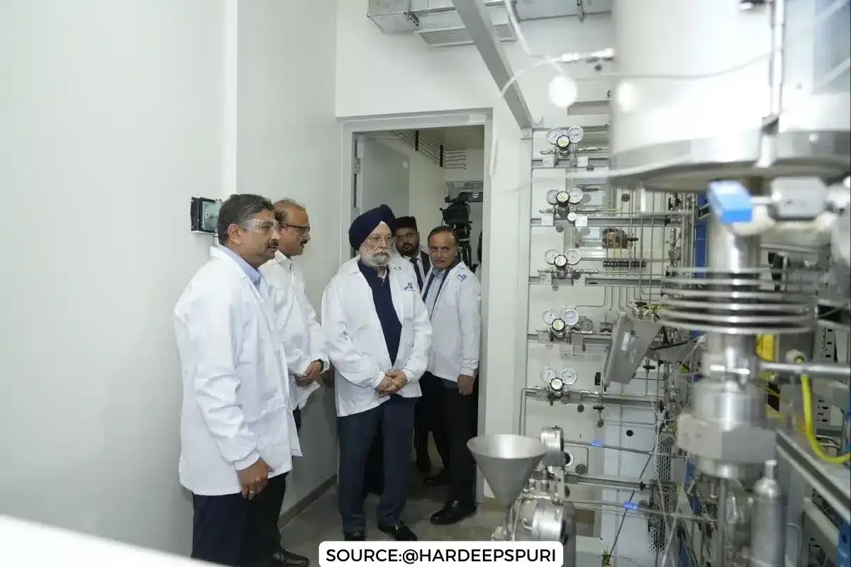 hardeep singh puri at ethanol fuel factory