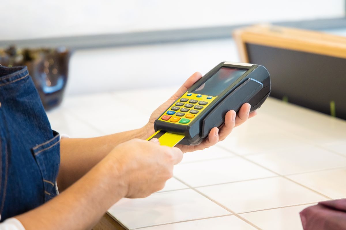 How Can a Billing PoS Machine Simplify Your Business Operations?